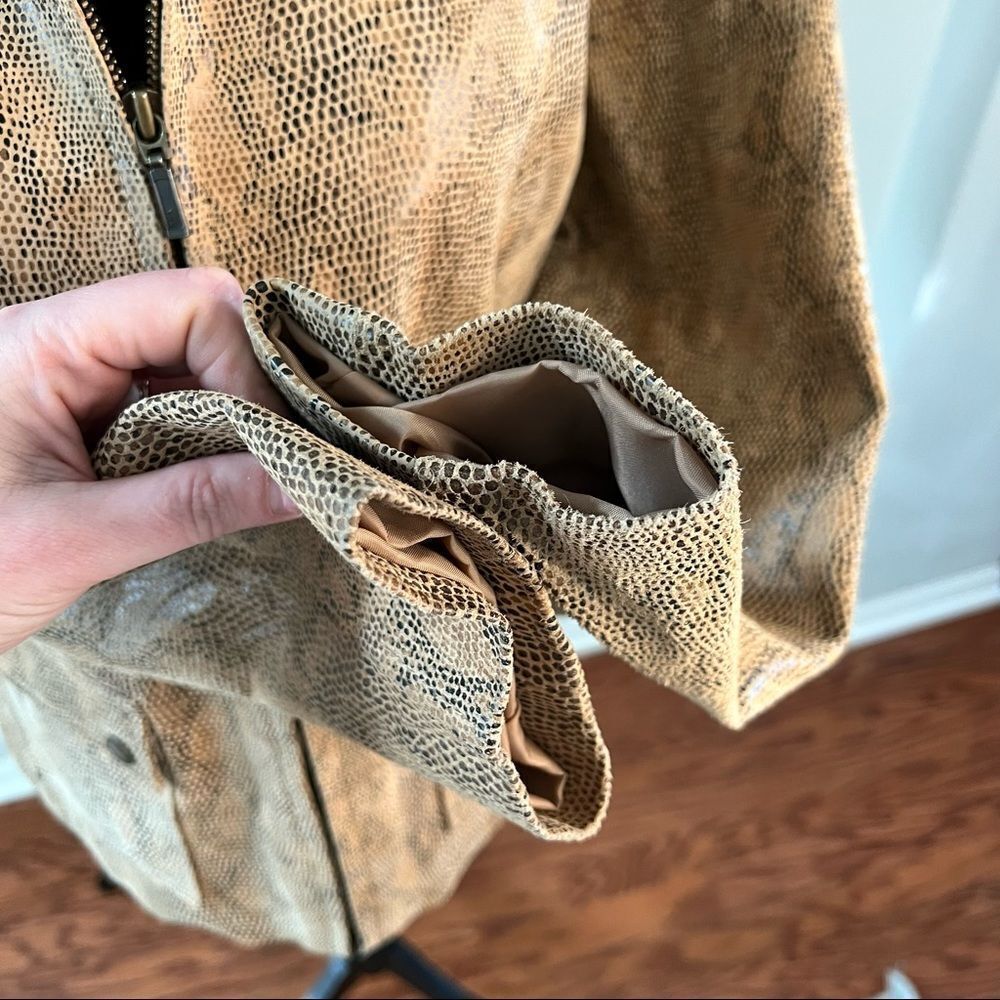 Stunning Alfani Python Snake Pattern 100% Leather… - image 4